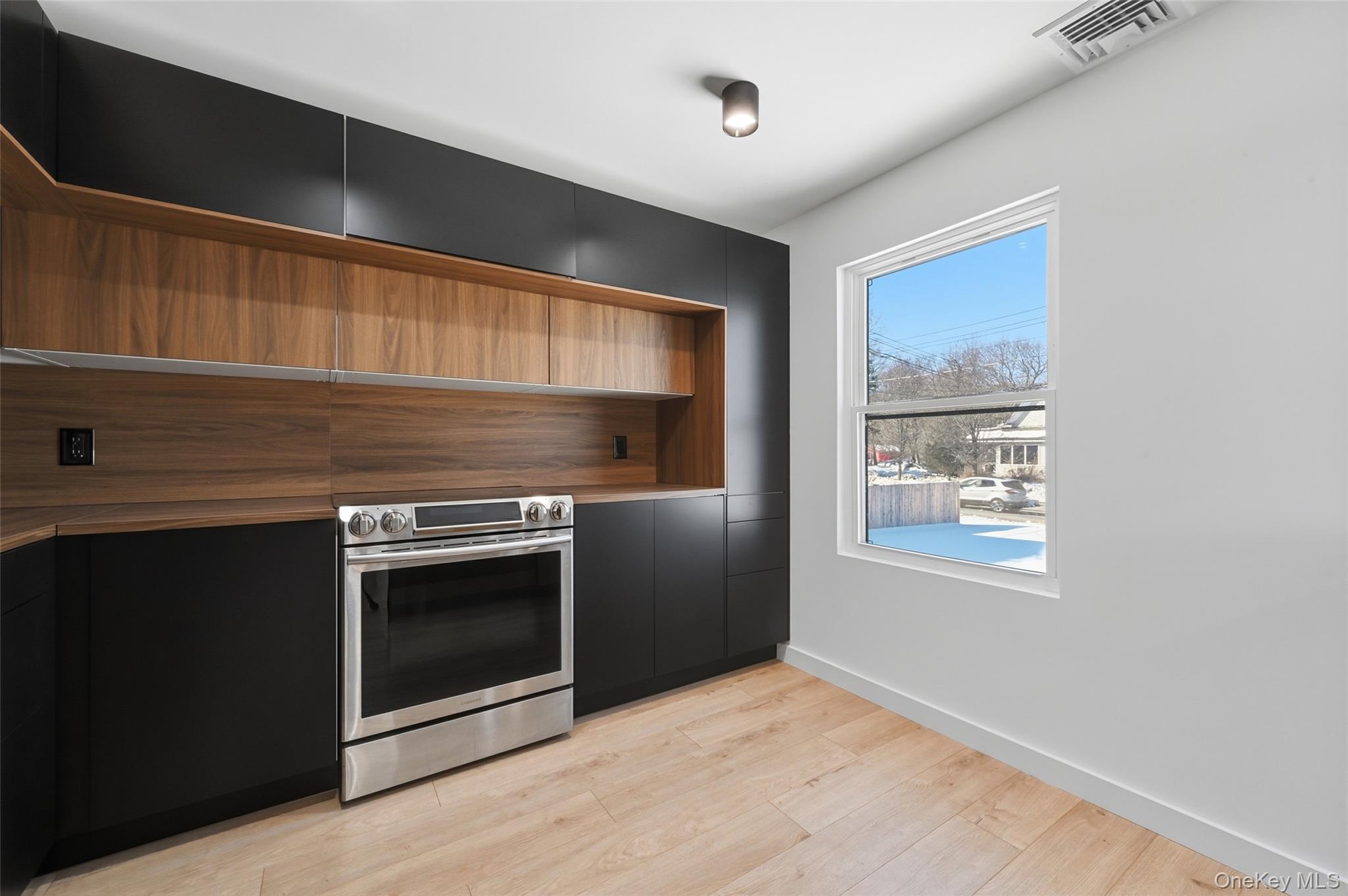 #10 photo, 923 E Main Street, 東長島 Riverhead , NY 11901