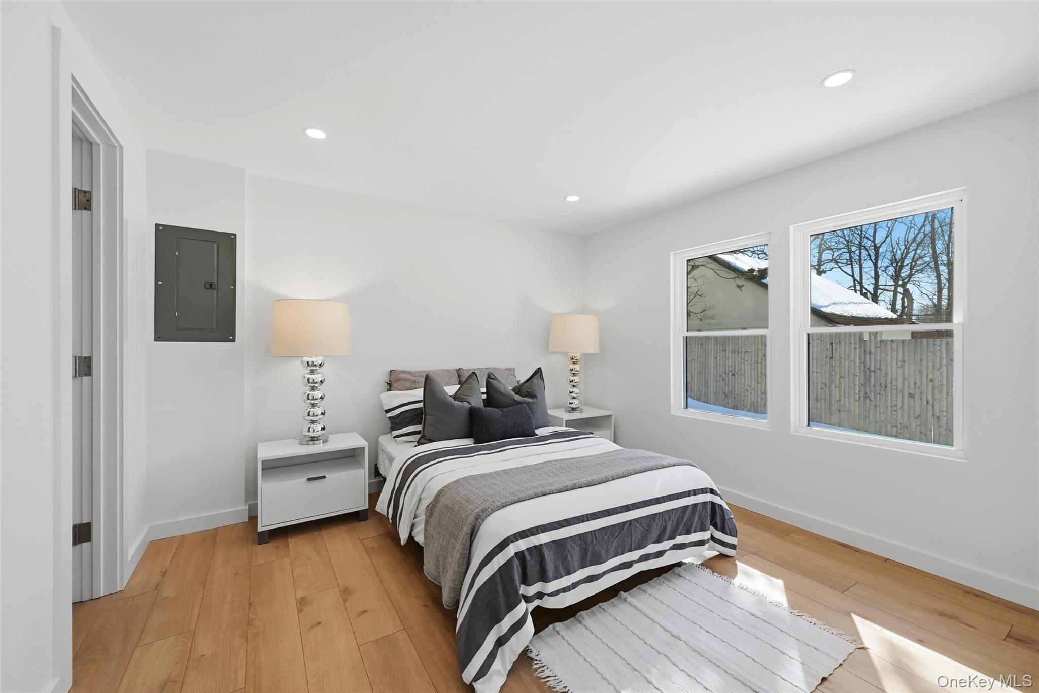 #16 photo, 923 E Main Street, 東長島 Riverhead , NY 11901