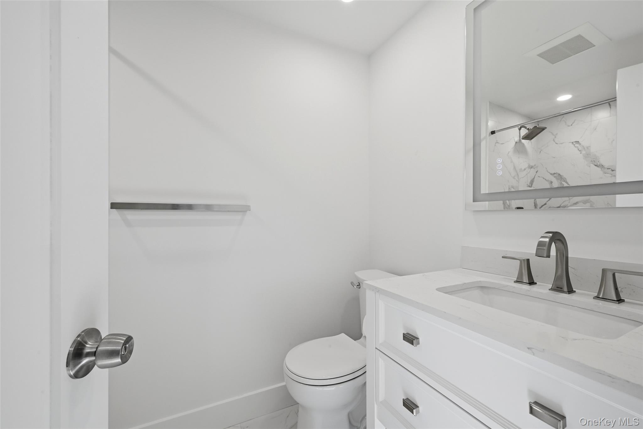 #17 photo, 923 E Main Street, 東長島 Riverhead , NY 11901