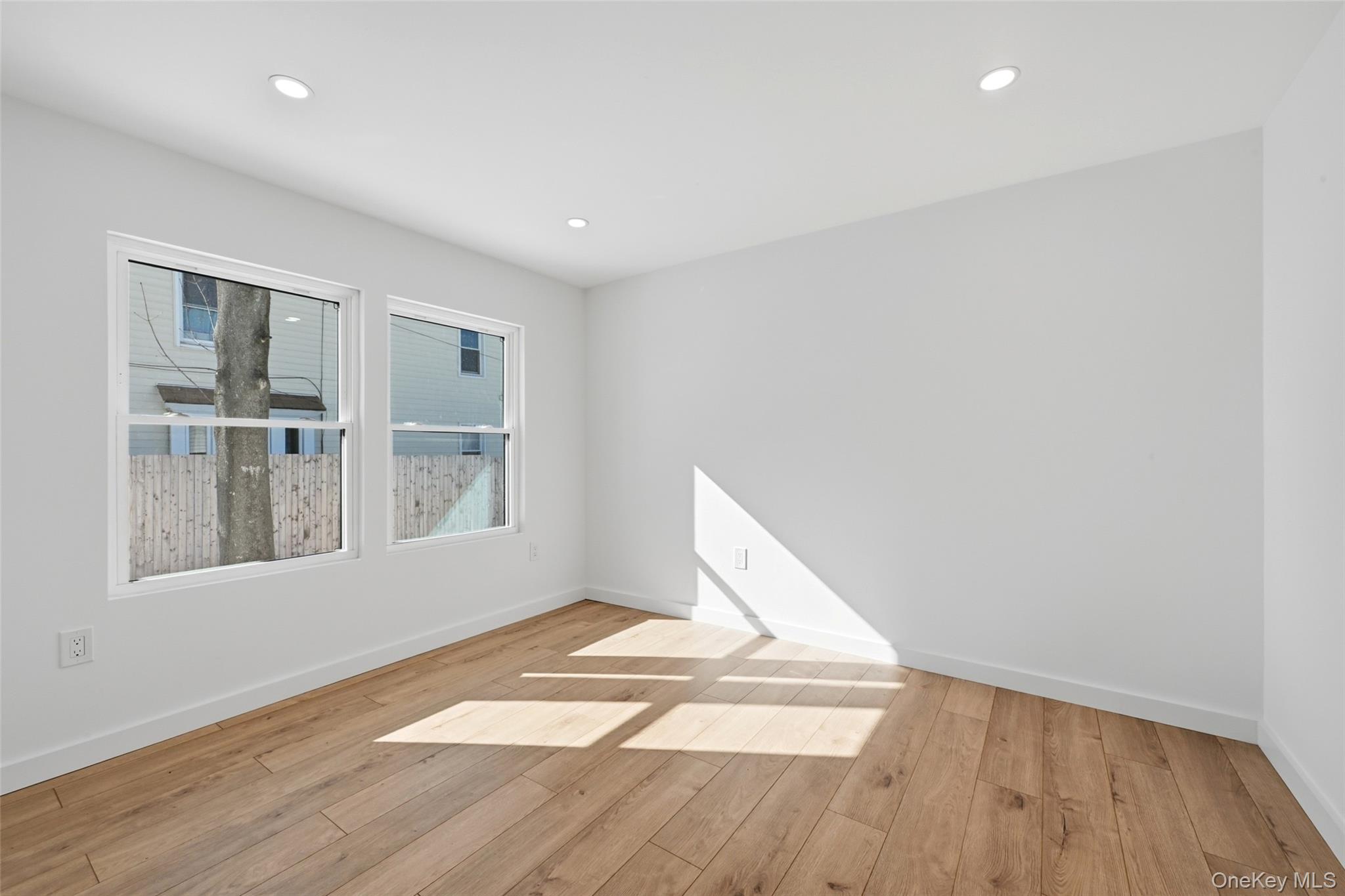 #19 photo, 923 E Main Street, 東長島 Riverhead , NY 11901