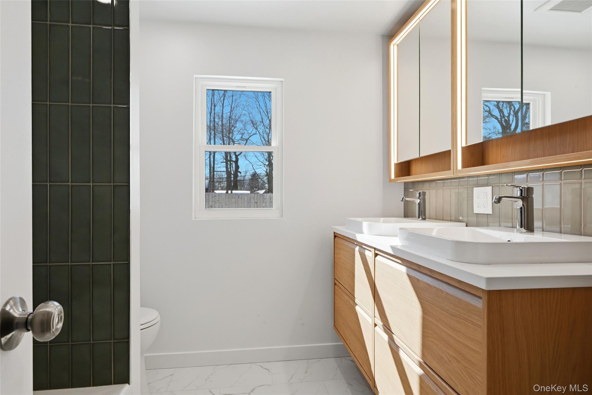 #20 photo, 923 E Main Street, 東長島 Riverhead , NY 11901