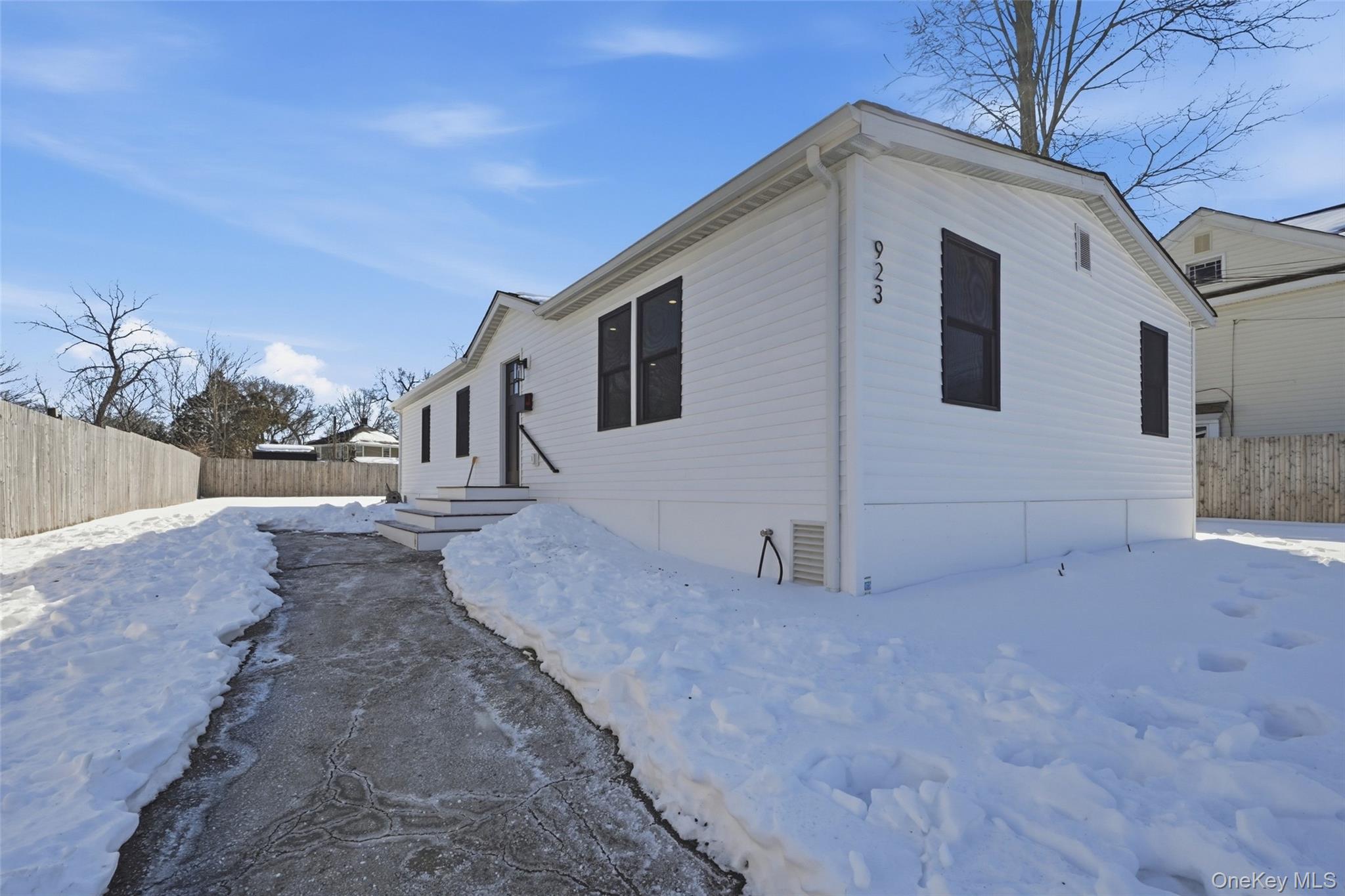 #3 photo, 923 E Main Street, 東長島 Riverhead , NY 11901