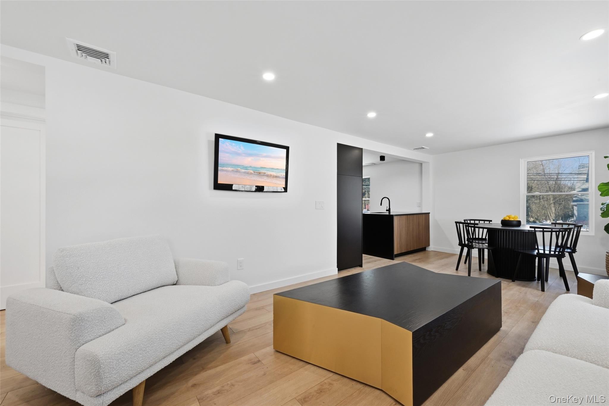 #4 photo, 923 E Main Street, 東長島 Riverhead , NY 11901