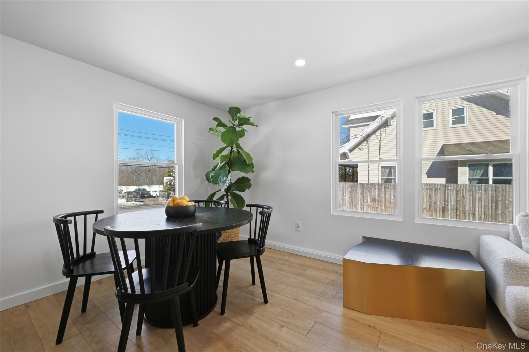 #5 photo, 923 E Main Street, 東長島 Riverhead , NY 11901