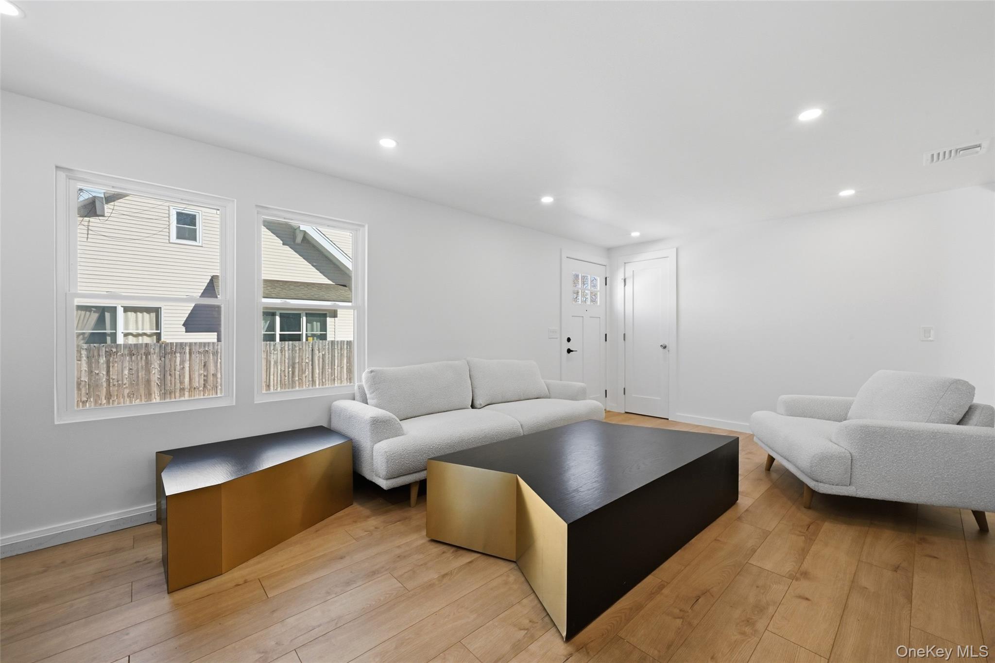 #6 photo, 923 E Main Street, 東長島 Riverhead , NY 11901