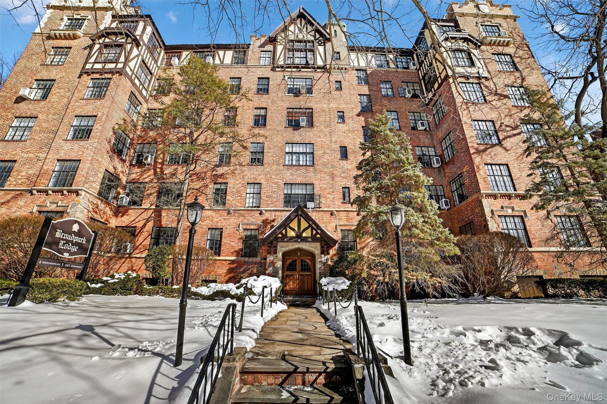 #3 photo, 292 Main Street, White Plains , NY 10601