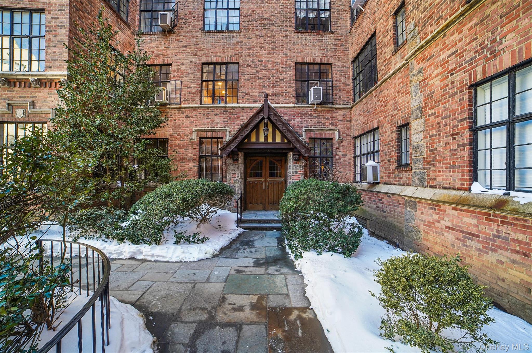 #4 photo, 292 Main Street, White Plains , NY 10601