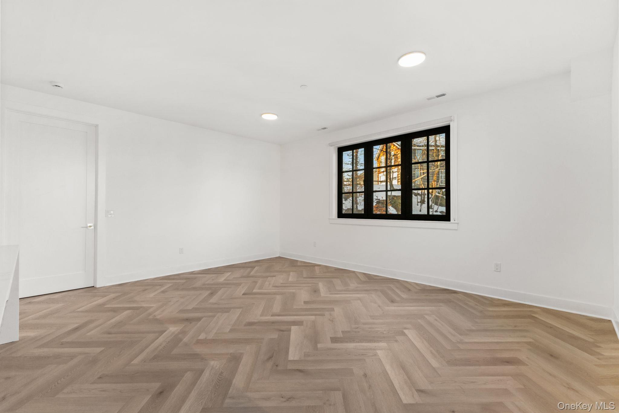 #5 photo, 100 E Putnam Avenue, Call Listing Agent , CT 06807