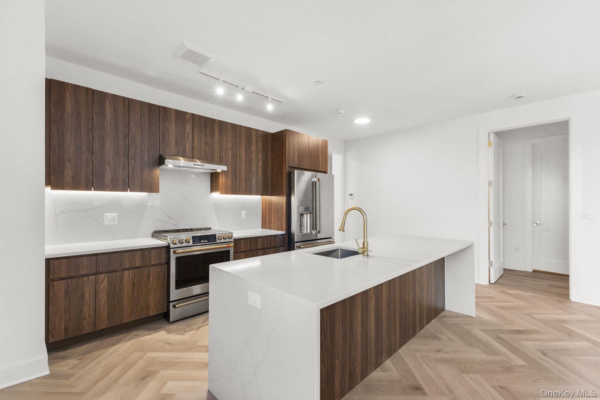 #7 photo, 100 E Putnam Avenue, Call Listing Agent , CT 06807