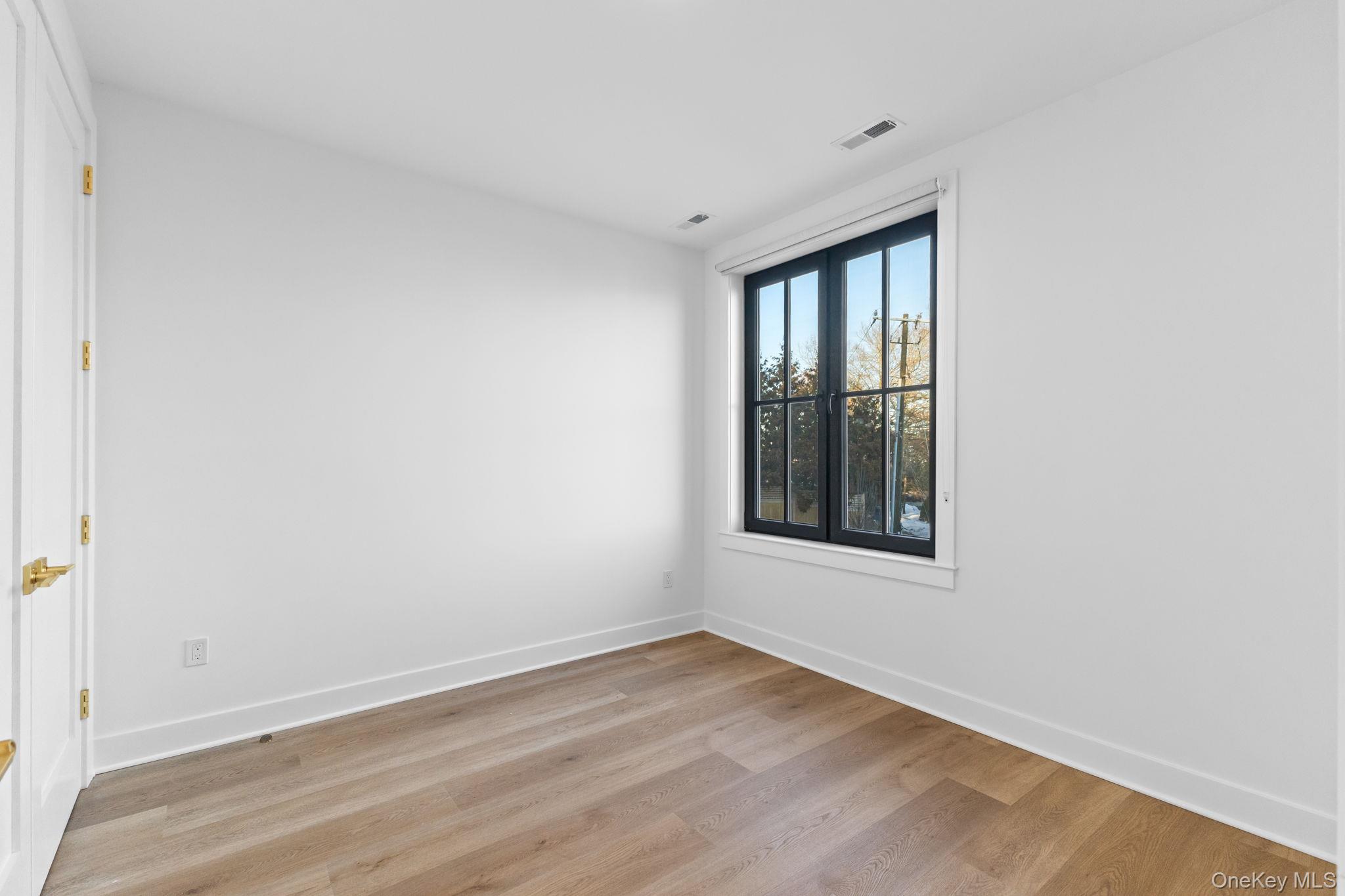 #11 photo, 100 E Putnam Avenue, Call Listing Agent , CT 06807