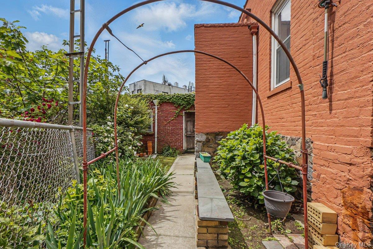 #6 photo, 2117 Hazen Street, 뉴욕퀸즈 East Elmhurst , NY 11370