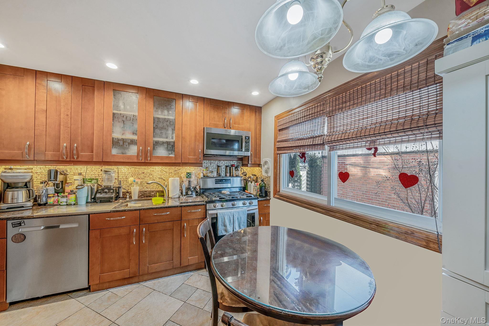 #2 photo, 2023 Whitestone Expressway, Куинс ‖ Whitestone , NY 11357