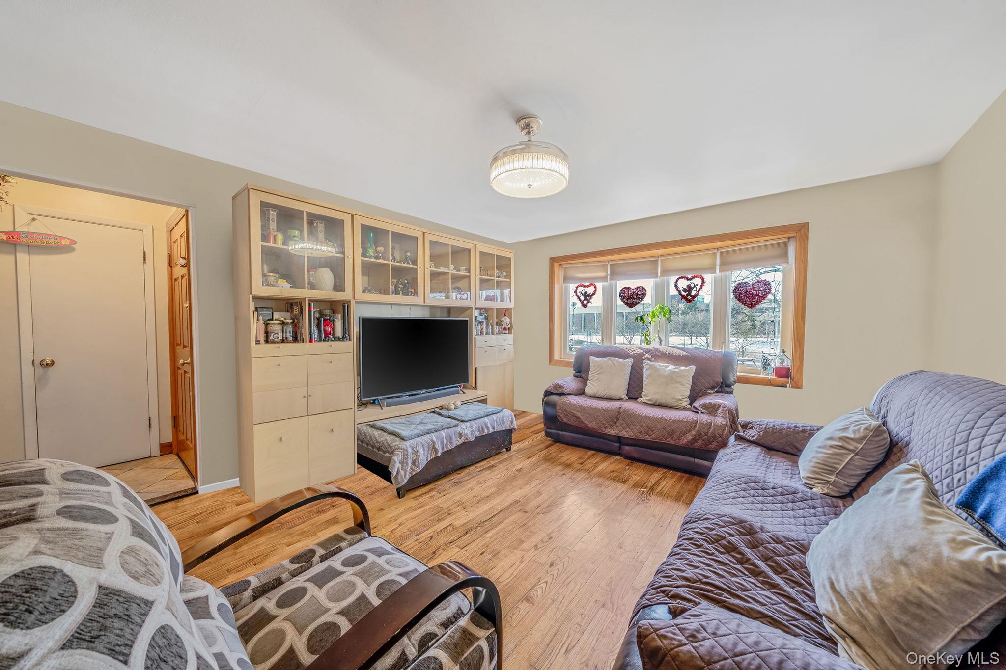 #4 photo, 2023 Whitestone Expressway, Куинс ‖ Whitestone , NY 11357