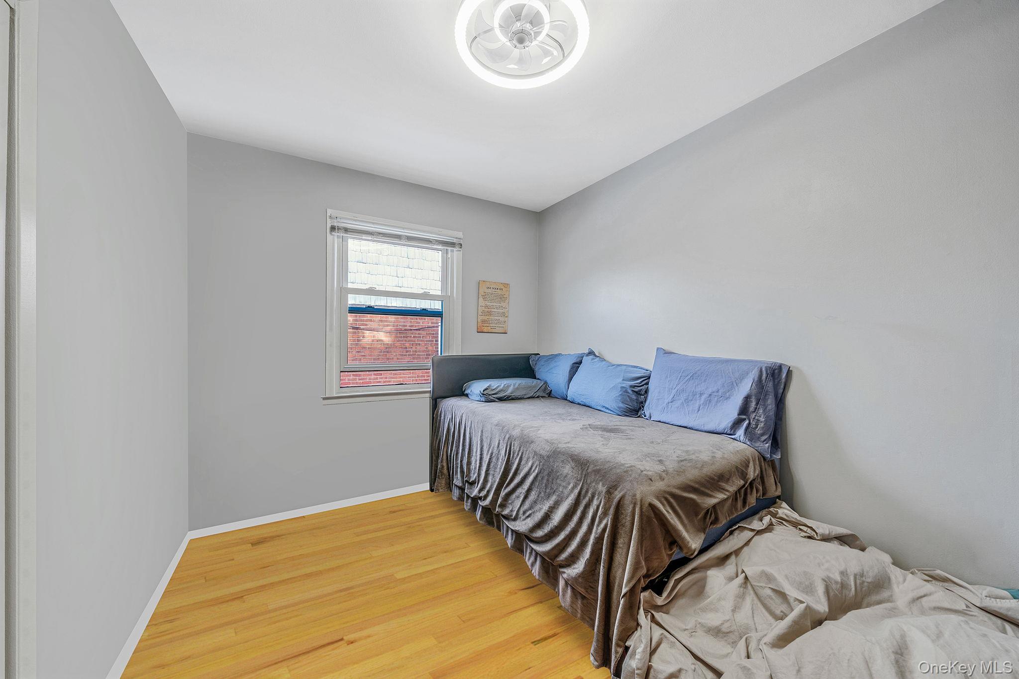 #7 photo, 2023 Whitestone Expressway, Куинс ‖ Whitestone , NY 11357