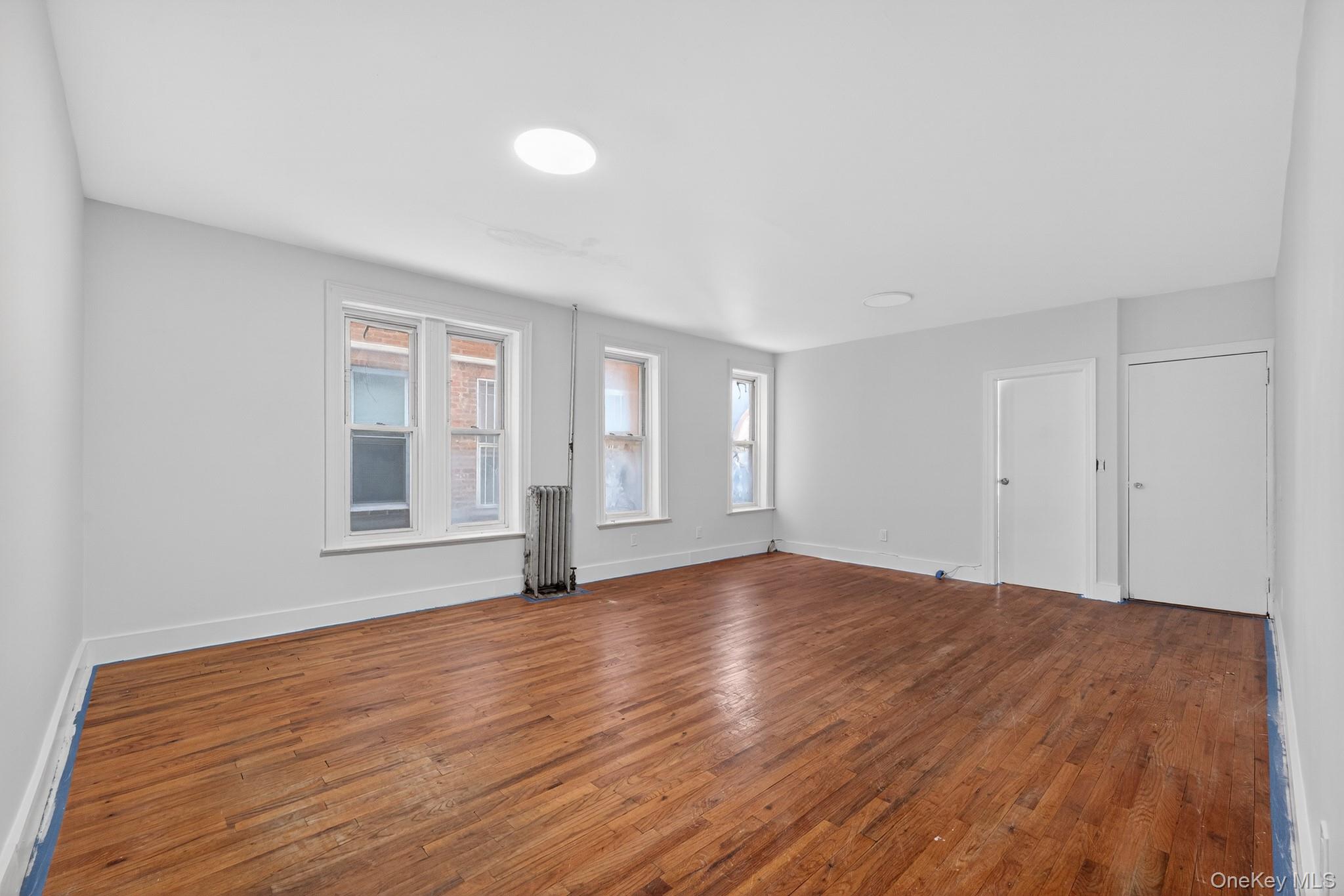 #2 photo, 667 Hemlock Street, ब्रुकलीन Brooklyn , NY 11208