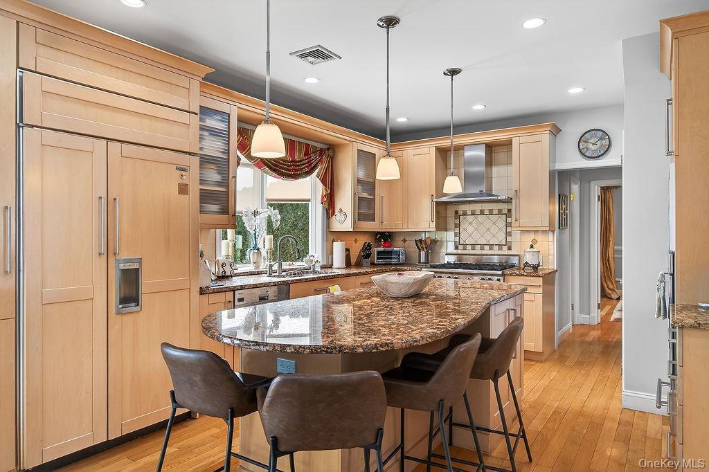 #2 photo, 1309 Shelbourne Avenue, 뉴욕주 Mamaroneck , NY 10543