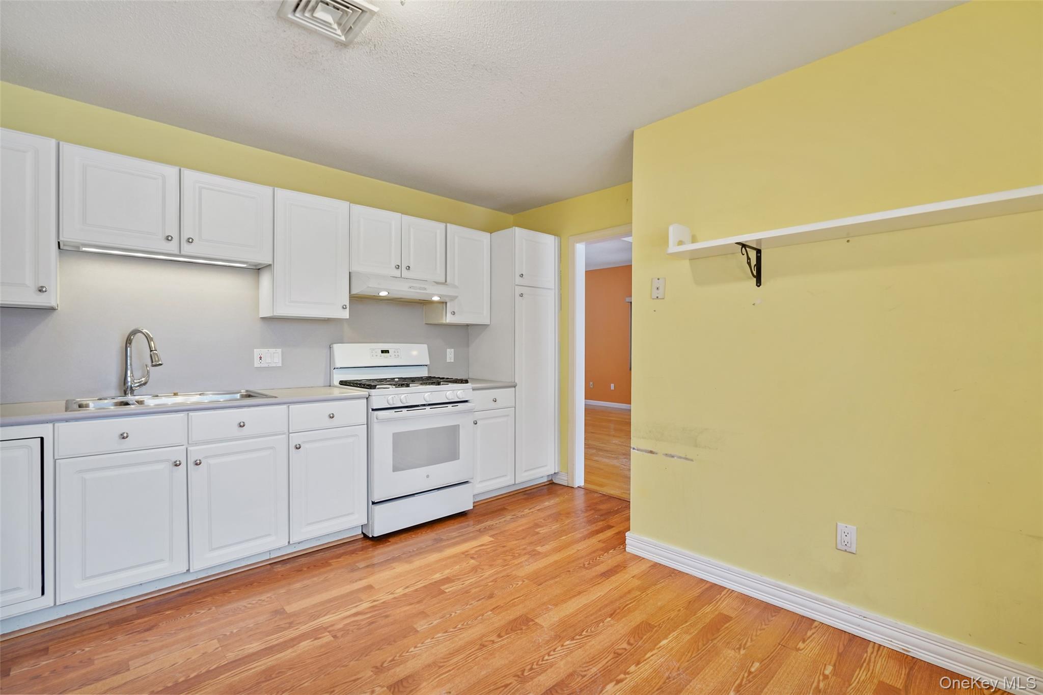 #3 photo, 680 Heritage Hill Drive, Somers , NY 10589