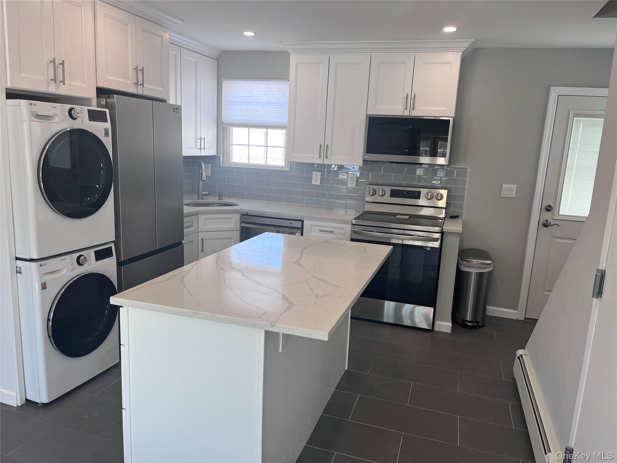 #3 photo, 3 Birch Court, सफ़ोक काउंटी East Farmingdale , NY 11735