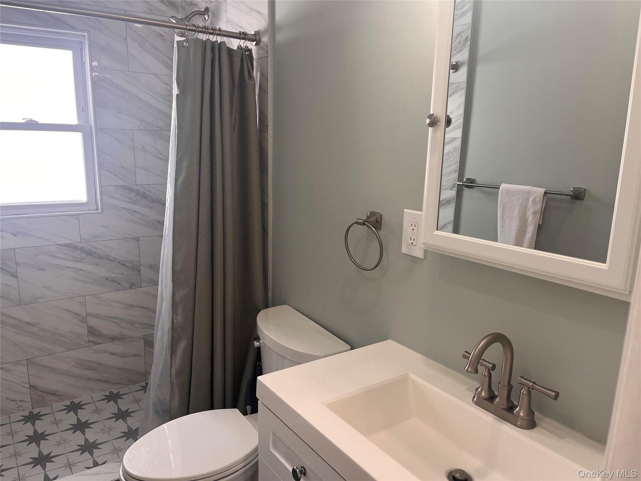 #9 photo, 3 Birch Court, सफ़ोक काउंटी East Farmingdale , NY 11735