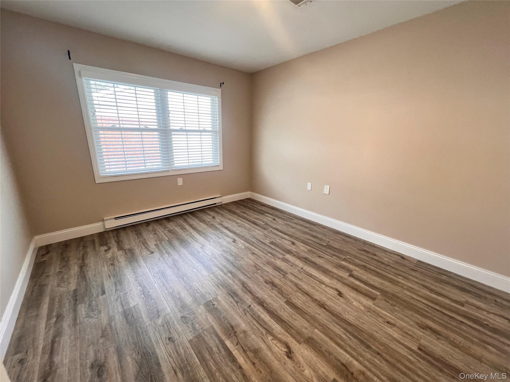 #13 photo, 44B Trent Court, 東長島 Ridge , NY 11961