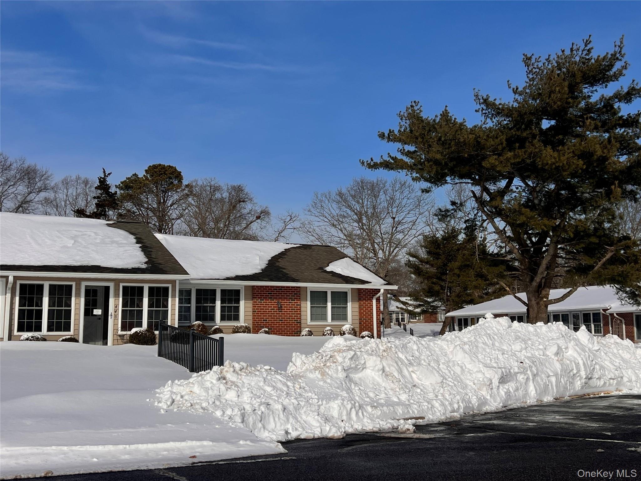 #2 photo, 44B Trent Court, 東長島 Ridge , NY 11961