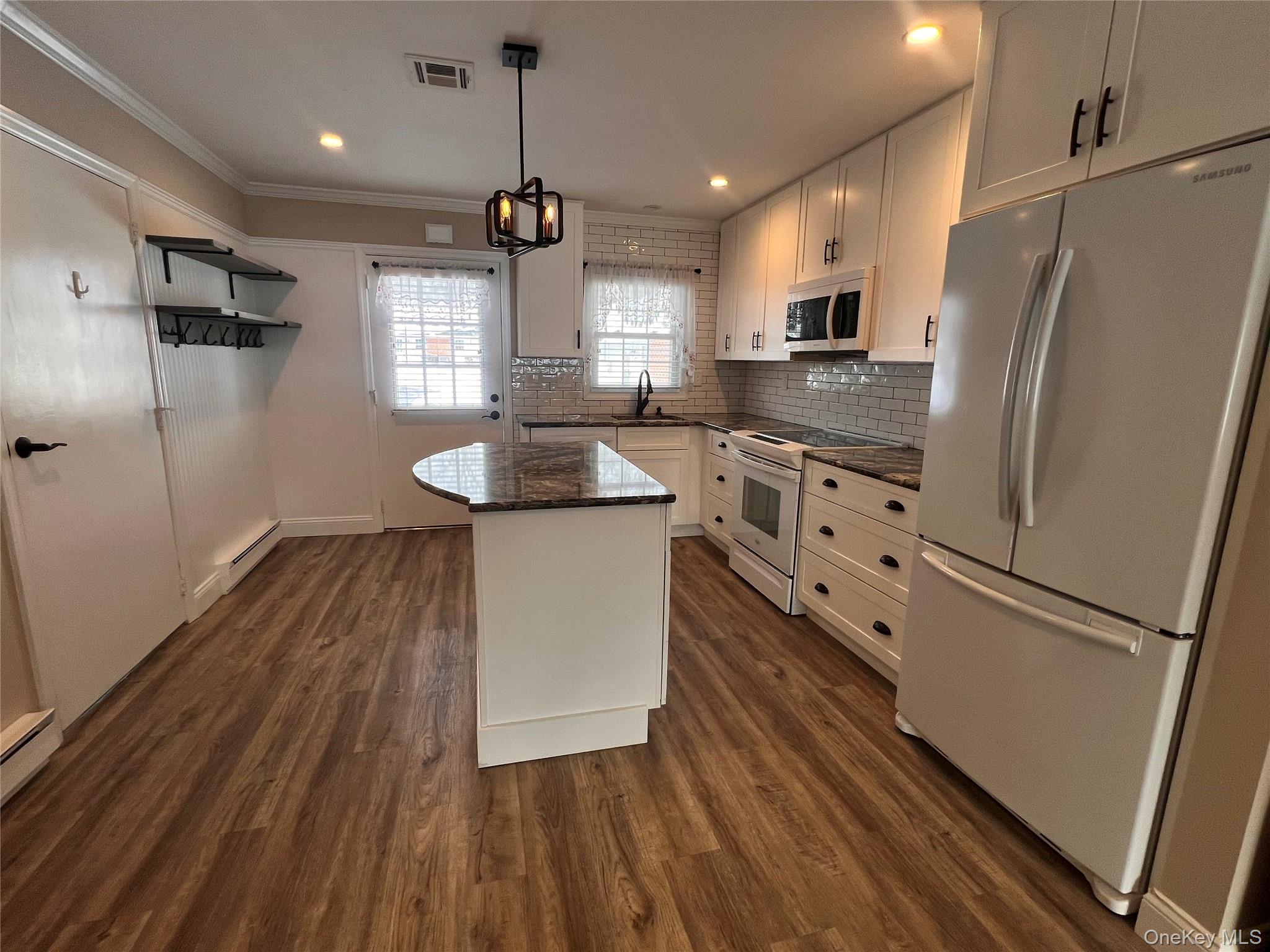 #9 photo, 44B Trent Court, 東長島 Ridge , NY 11961