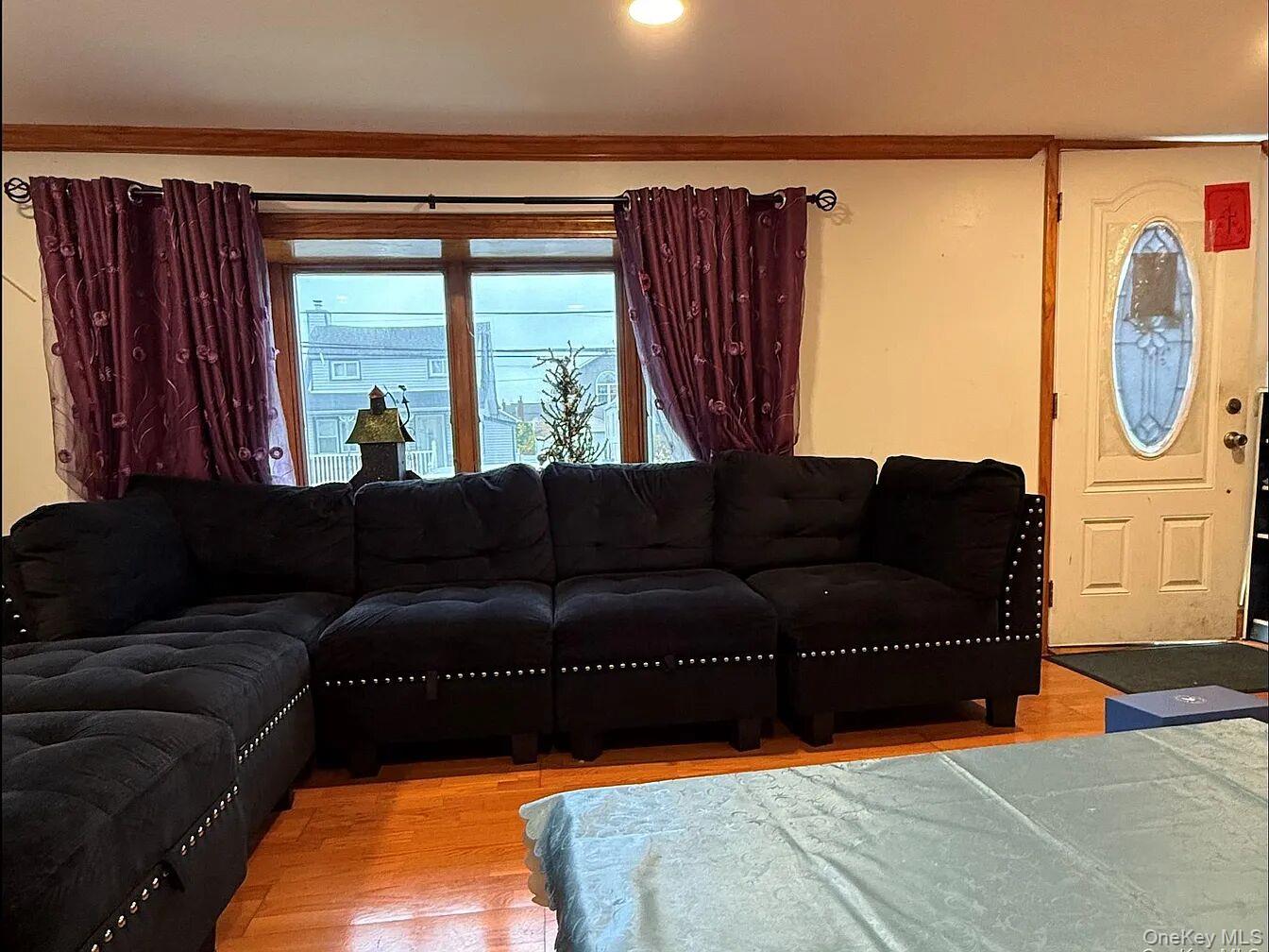 #3 photo, 17 Litchfield AV #1 Avenue, Elmont , NY 11003