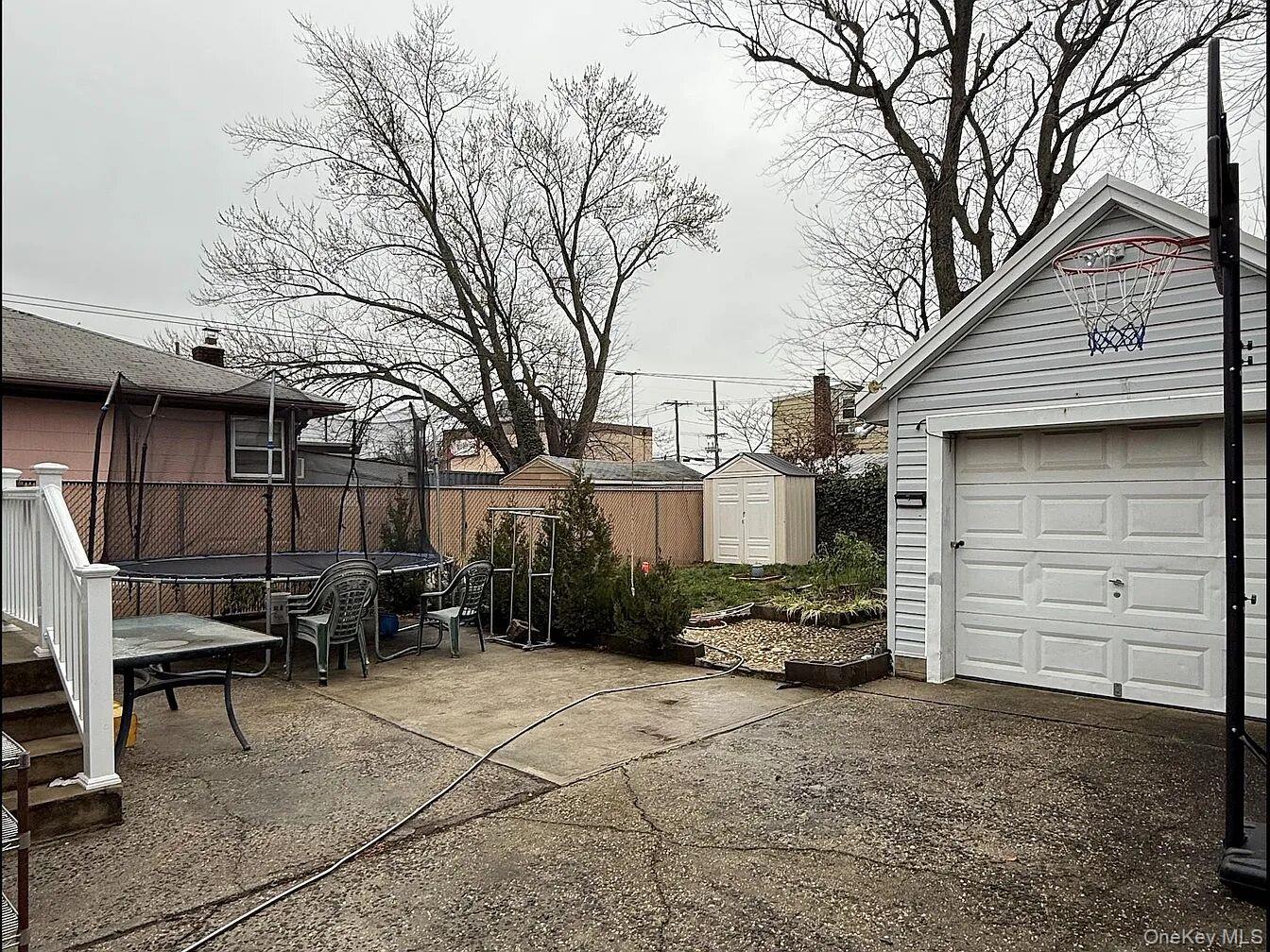 #7 photo, 17 Litchfield AV #1 Avenue, Elmont , NY 11003