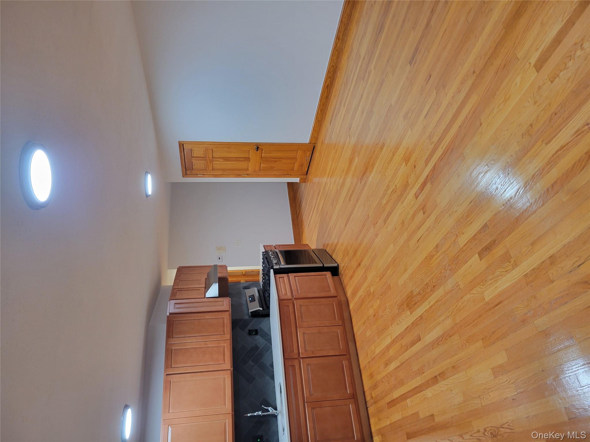 #3 photo, 6006 172nd Street, Куинс ‖ Fresh Meadows , NY 11365