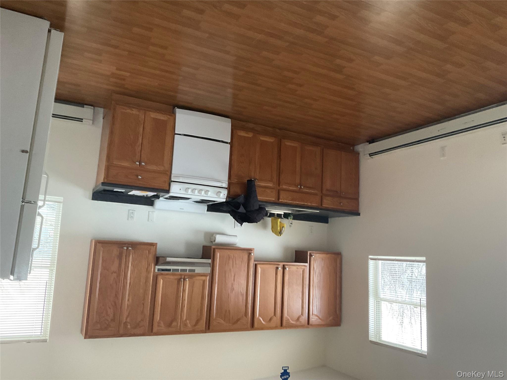 #1 photo, 205 N Wellwood Avenue, Lindenhurst , NY 11757