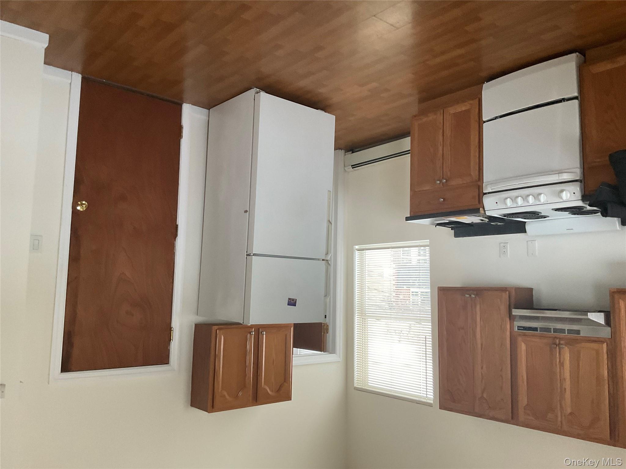 #4 photo, 205 N Wellwood Avenue, Lindenhurst , NY 11757