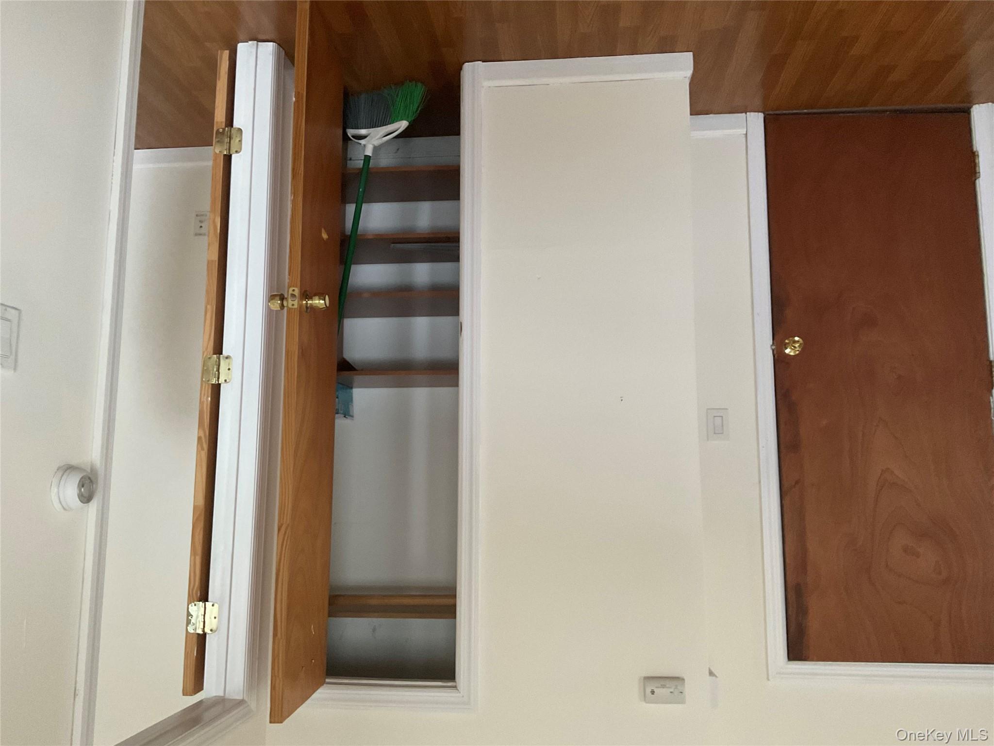 #7 photo, 205 N Wellwood Avenue, Lindenhurst , NY 11757