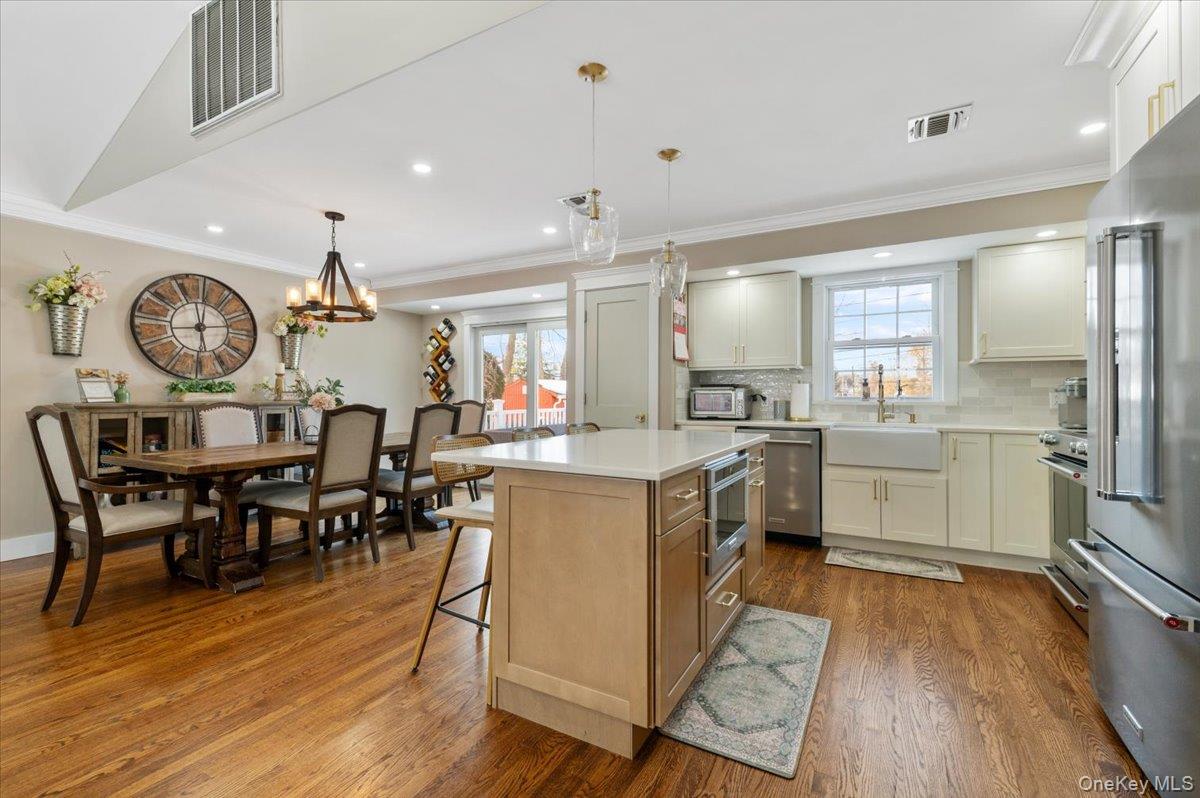 #15 photo, 46 Lincoln Street, Farmingdale , NY 11735