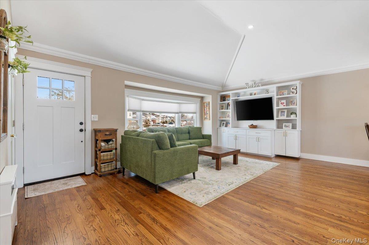 #8 photo, 46 Lincoln Street, Farmingdale , NY 11735