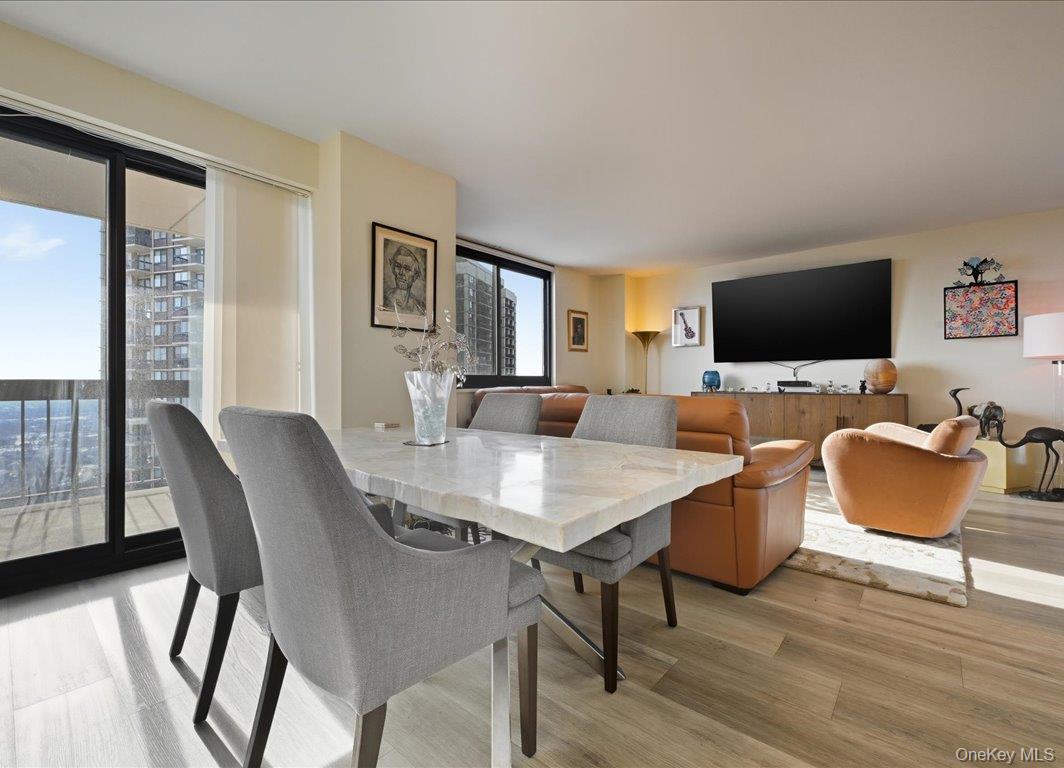 #10 photo, 27110 Grand Central Parkway, קווינס Floral Park , NY 11005