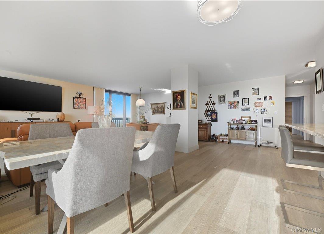 #11 photo, 27110 Grand Central Parkway, קווינס Floral Park , NY 11005