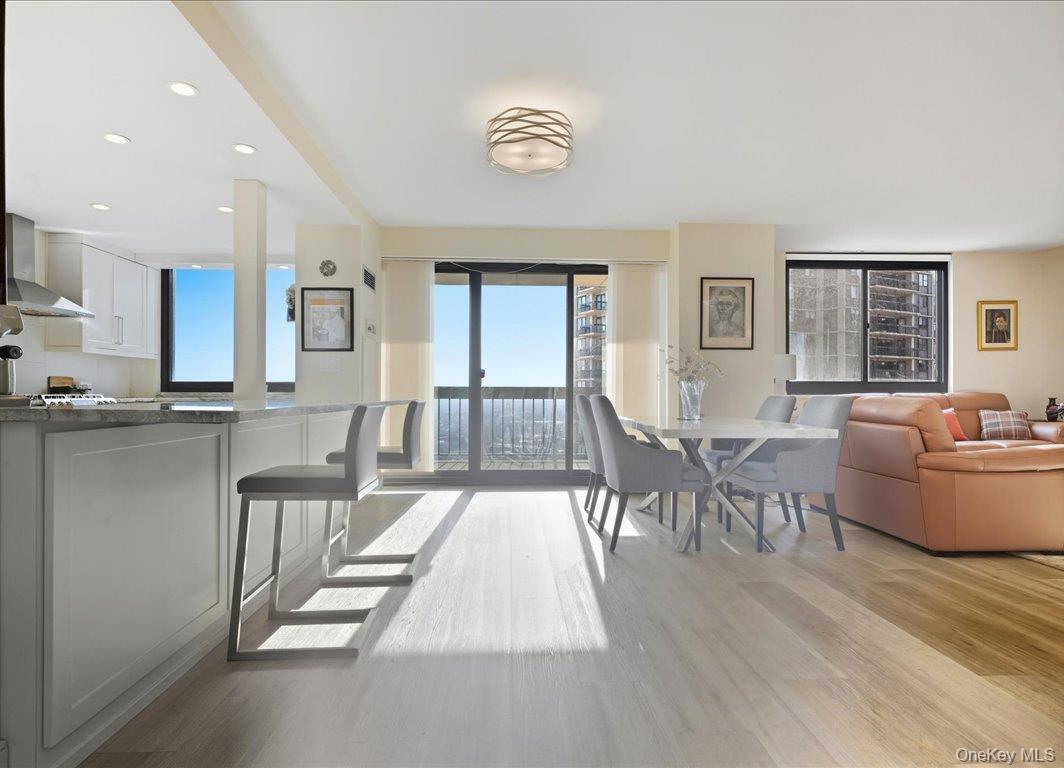 #13 photo, 27110 Grand Central Parkway, קווינס Floral Park , NY 11005