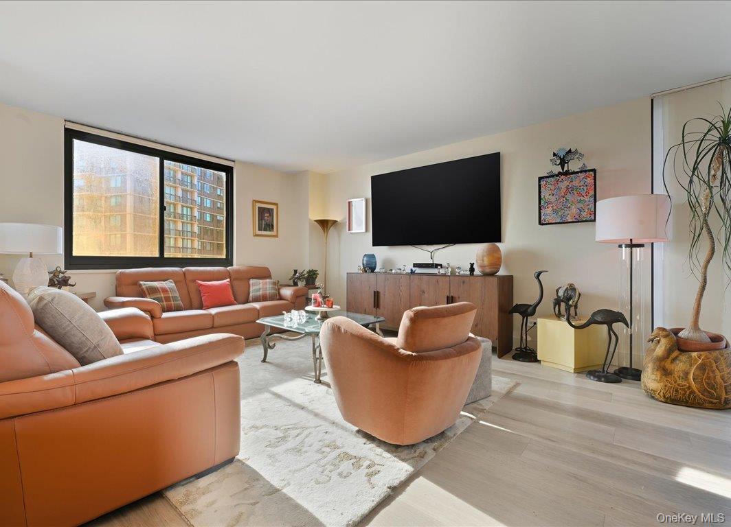 #7 photo, 27110 Grand Central Parkway, קווינס Floral Park , NY 11005