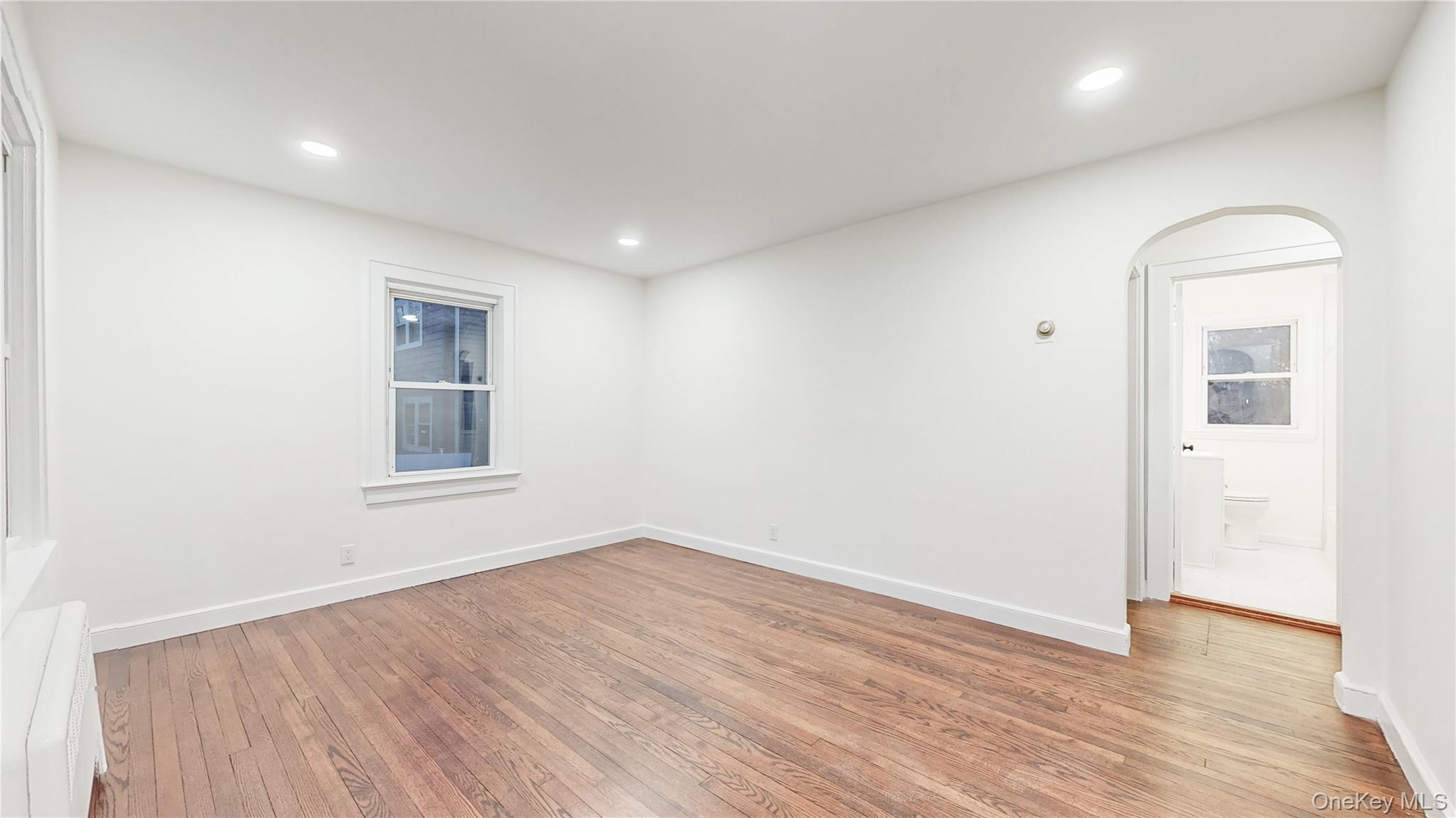 #3 photo, 23 Cherry Street, सफ़ोक काउंटी East Northport , NY 11731