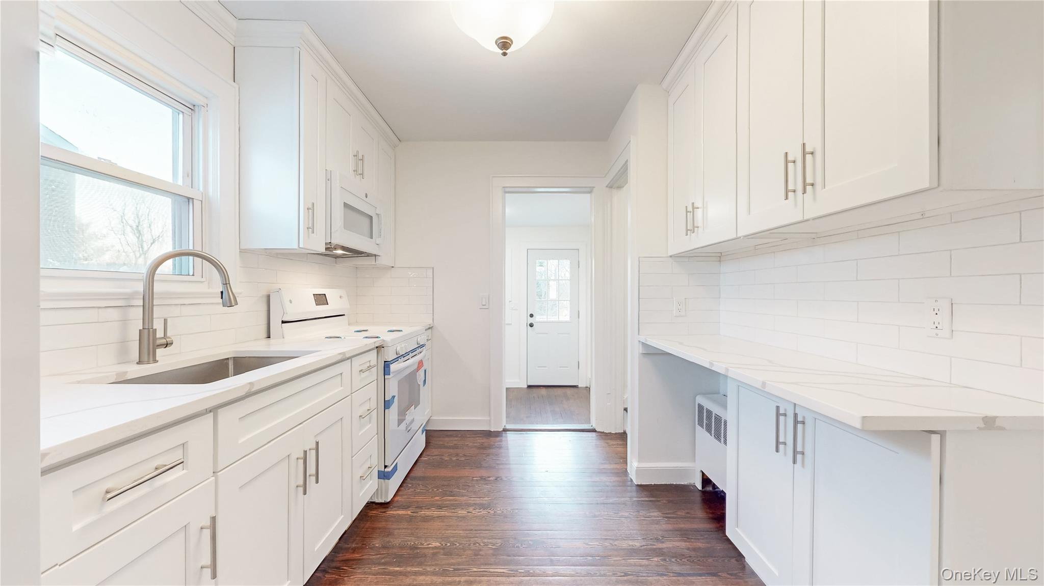 #5 photo, 23 Cherry Street, सफ़ोक काउंटी East Northport , NY 11731