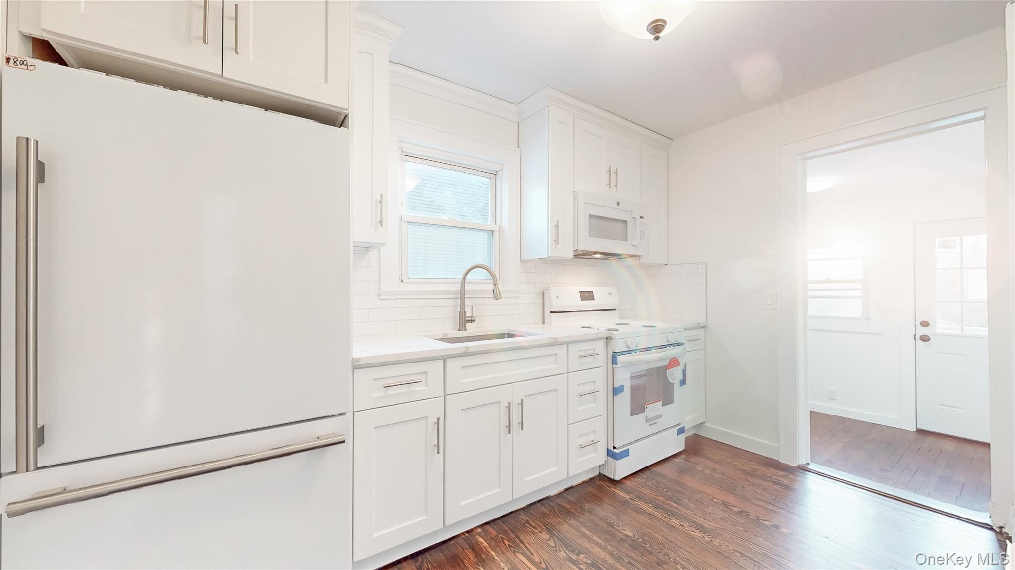 #6 photo, 23 Cherry Street, सफ़ोक काउंटी East Northport , NY 11731