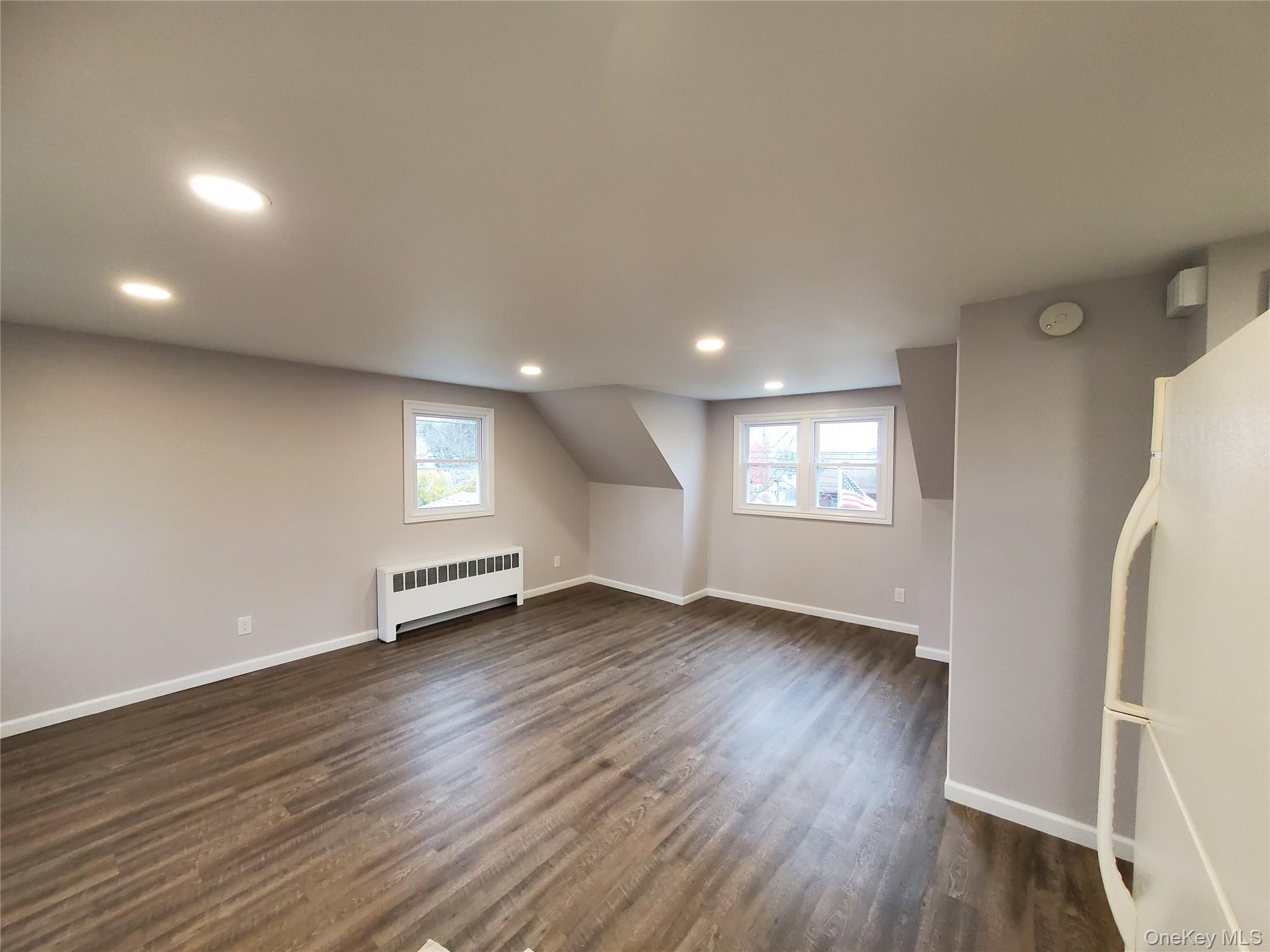 #5 photo, 273 South 16th St, Lindenhurst , NY 11757