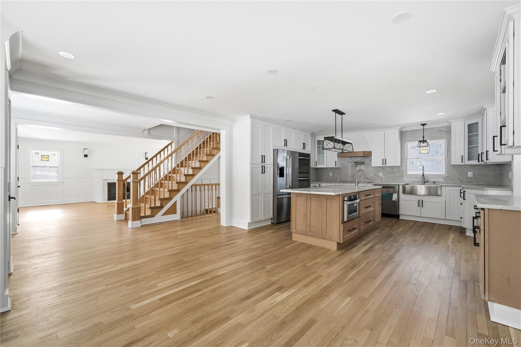 #4 photo, 75 Centerport Road, Greenlawn , NY 11740