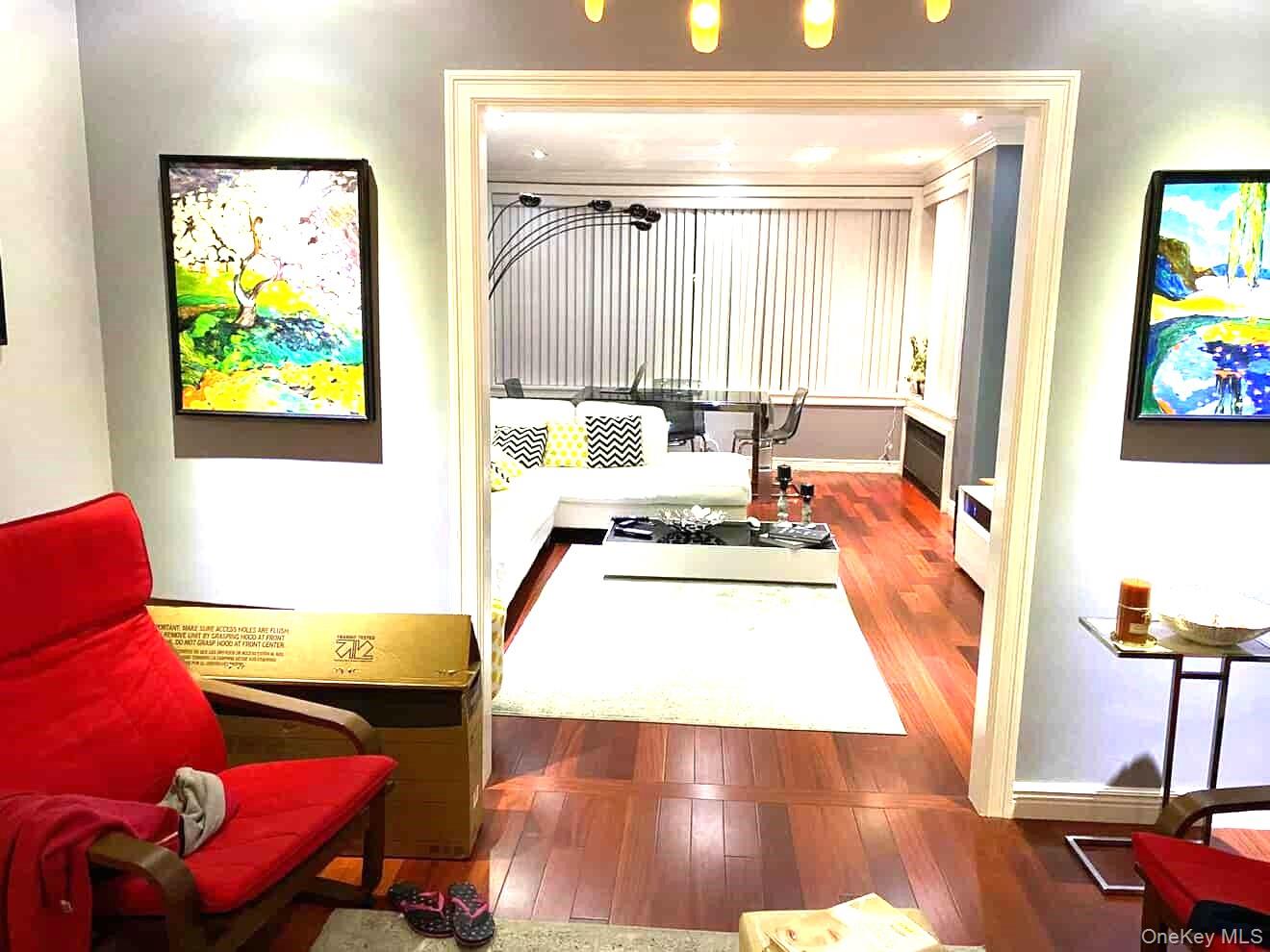 #5 photo, 7018 68th Street, קווינס Glendale , NY 11385