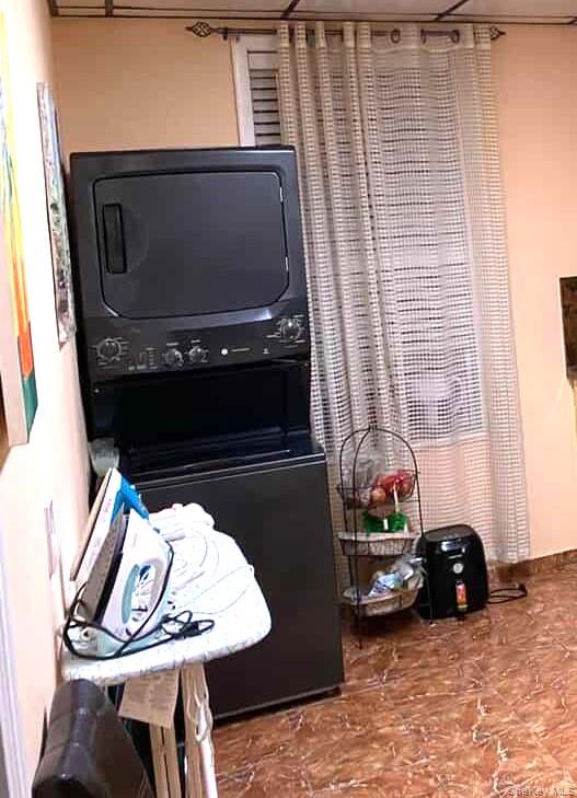 #6 photo, 7018 68th Street, קווינס Glendale , NY 11385