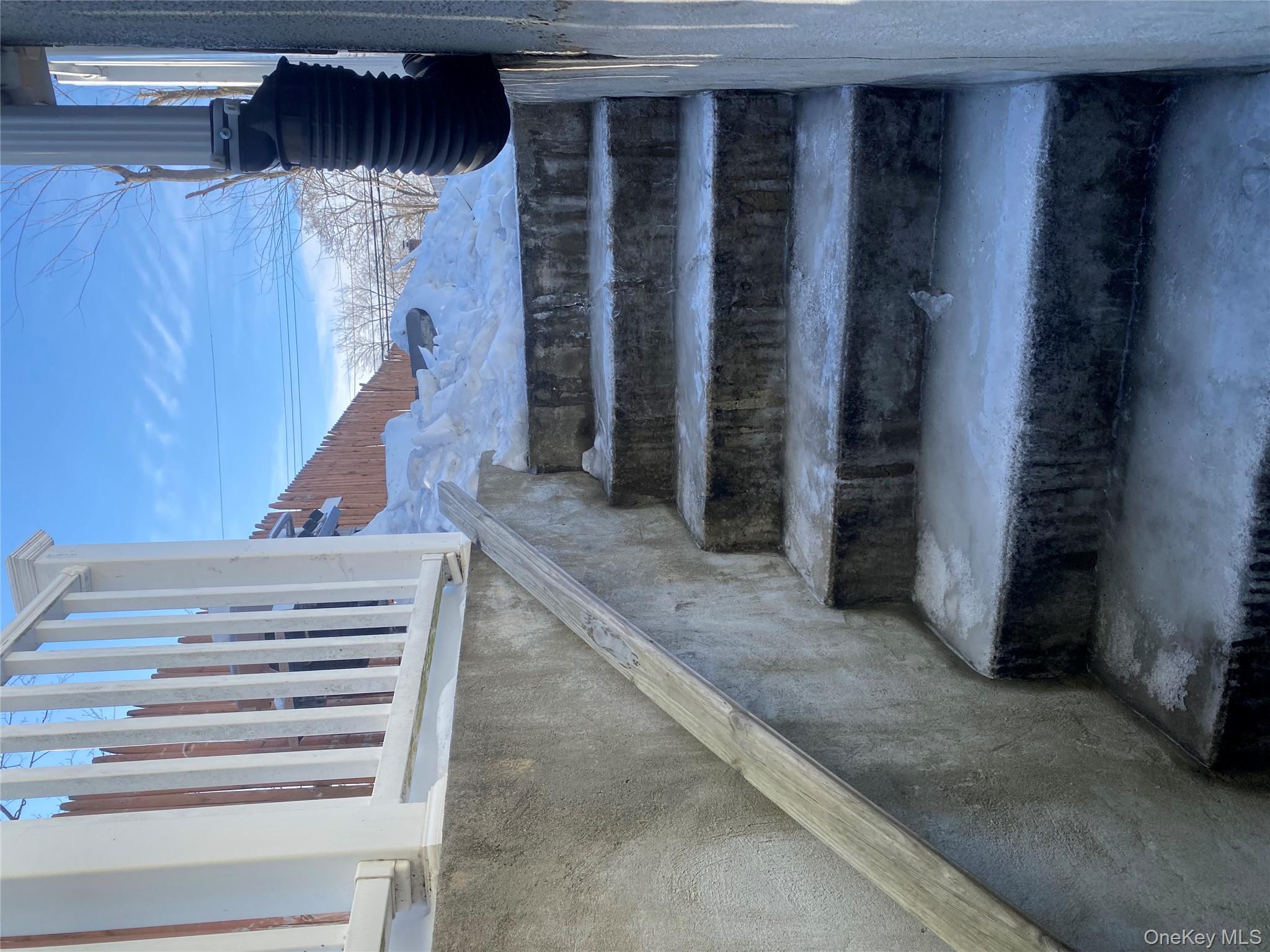 #10 photo, 15 Penndale Drive, सफ़ोक काउंटी Amityville , NY 11701