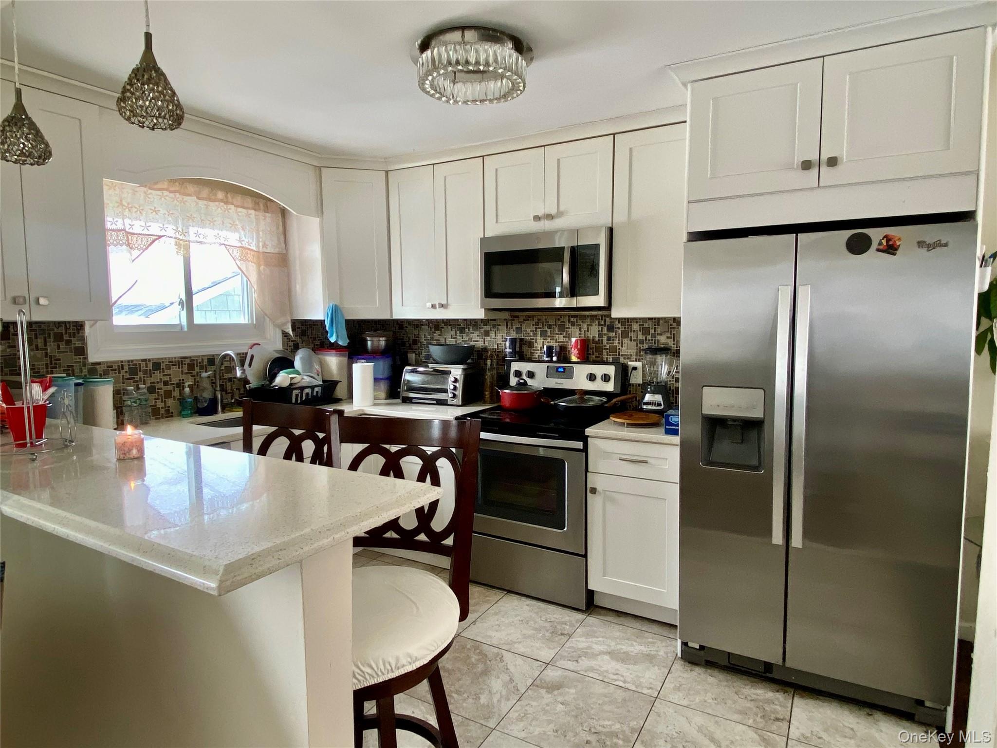 #4 photo, 15 Penndale Drive, सफ़ोक काउंटी Amityville , NY 11701