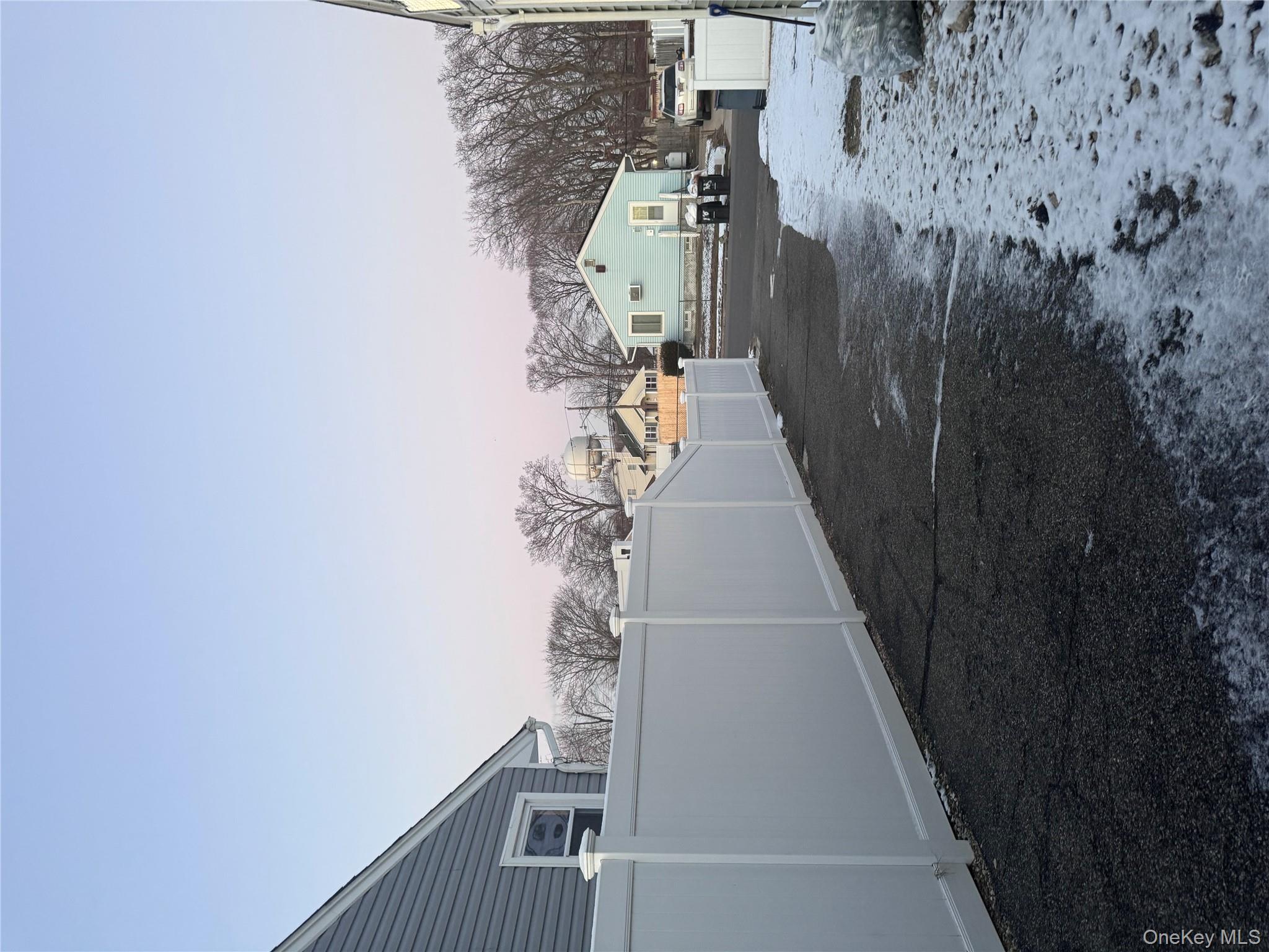 #9 photo, 15 Penndale Drive, सफ़ोक काउंटी Amityville , NY 11701