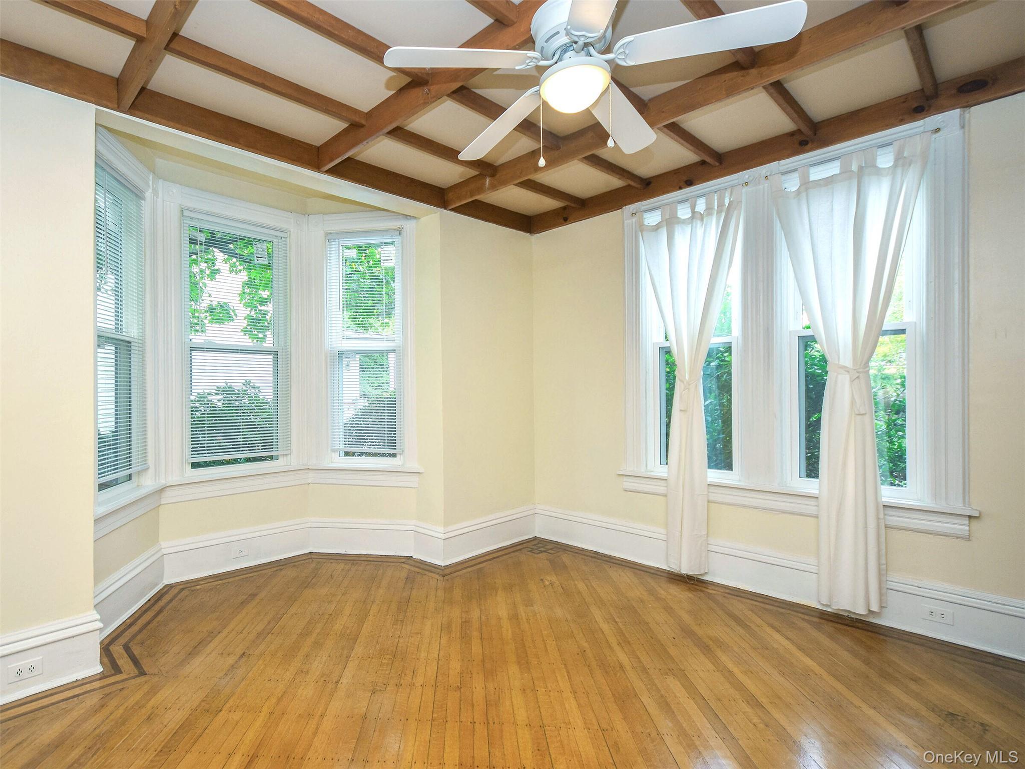 #8 photo, 27 Summit Avenue, מחוז נסאו Sea Cliff , NY 11579