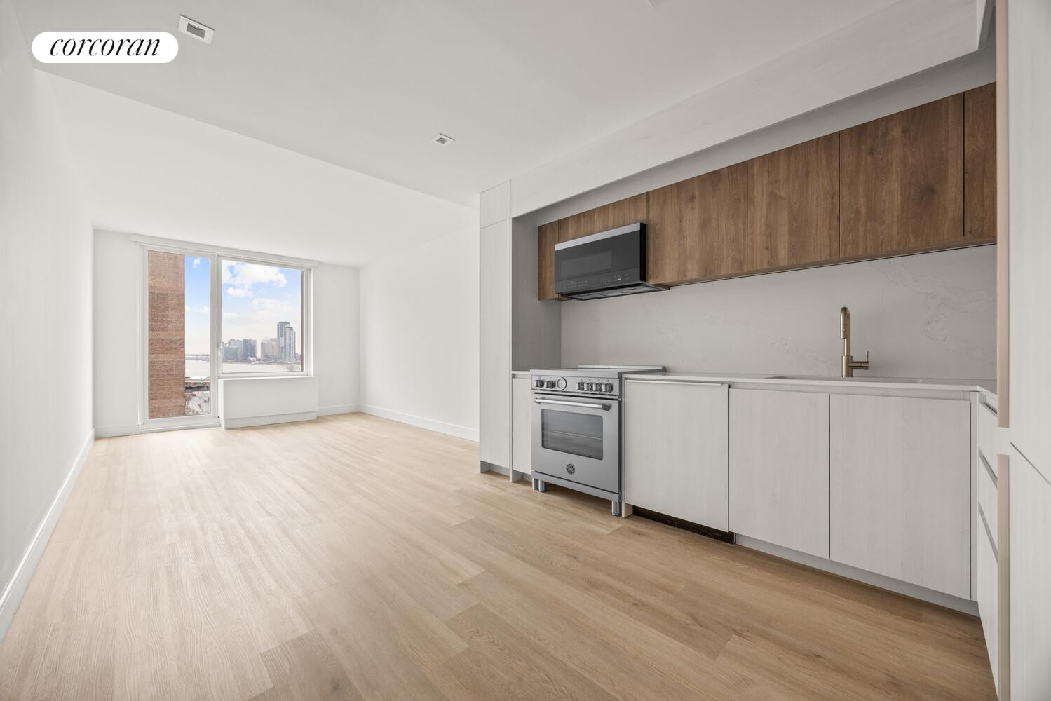 #1 photo, 644 E 14TH Street, مانهاتن East Village , NY 10009